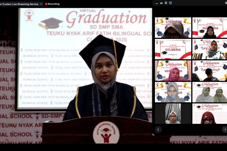 Teuku Nyak Arif Fatih Bilingual School, Aceh menggelar seremoni kelulusan secara daring atau virtual gradution pada 30 Mei 2020 untuk melepas 93 lulusannya.