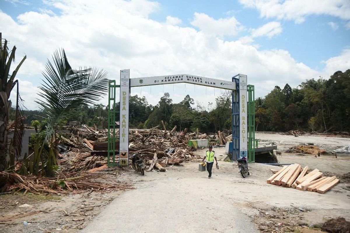 Kondisi Desa Baloli, Kecamatan Masamba, Kabupaten Luwu Utara setelah diterjang banjir bandang.