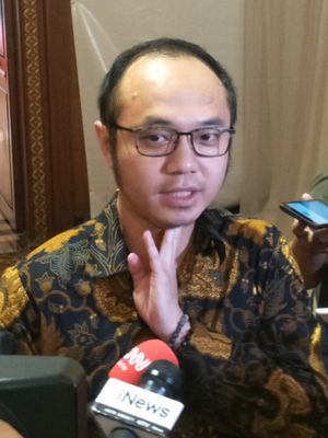 Direktur Eksekutif Charta Politika Indonesia Yunarto Wijaya saat ditemui di Rakernas Partai Golkar, Hotel Sultan, Jakarta, Jumat (23/3/2018).