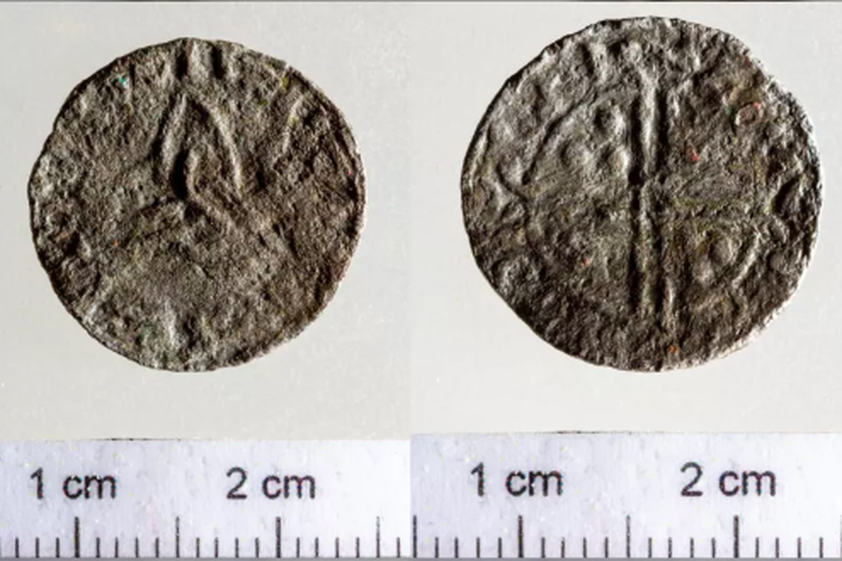 Koin perak jaman dahulu yang ditemukan di Hongaria. Koin perak ini bertuliskan nama seorang raja terkenal Viking. 