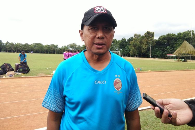 Pelatih Sriwijaya FC Rahmad Darmawan saat ditemui usai memimpin latihan sore di Lapangan Secapa AD, Bandung, Rabu (24/1/2018).