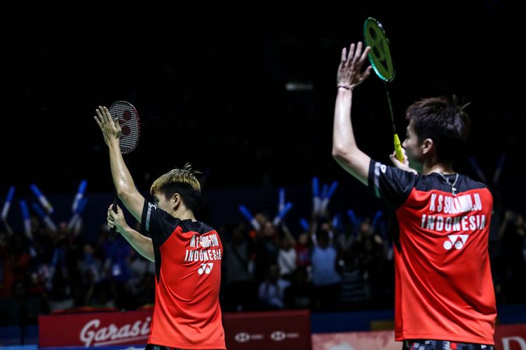 Pasangan ganda putra Indonesia, Marcus Gideon dan Kevin Sanjaya saat melawan ganda putra China, Li Jun Hui dan Liu Yu Chen dalam babak semifinal Blibli Indonesia Open 2019 di Istora Senayan, kompleks GBK, Jakarta, Sabtu (20/7/2019). Ganda putra Indonesia, Marcus Gideon dan Kevin Sanjaya menang dengan skor 21-9 21-13.