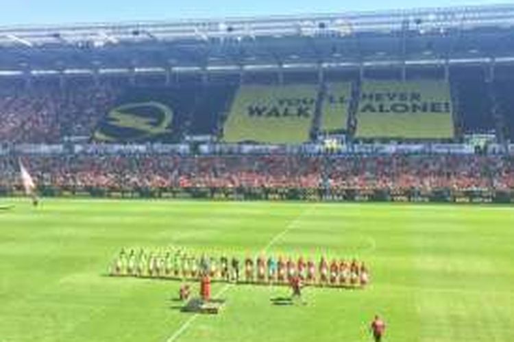 Suasana jelang pertandingan antara Mainz dan Liverpool di Opel Arena, Minggu (7/8/2016). 