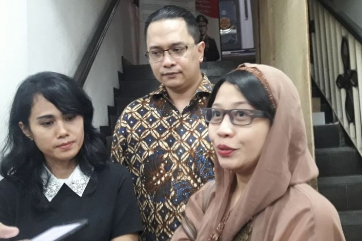 Susi Ferawati, seorang ibu rumah tangga yang mengalami persekusi usai menjalani pemeriksaan pertama di Mapolda Metro Jaya, Jumat (4/5/2018).