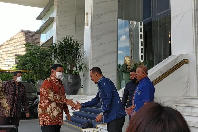 Ketua Umum Partai Gerindra Prabowo Subianto tiba di DPP Partai Nasdem, Jakarta, Rabu (1/6/2022).