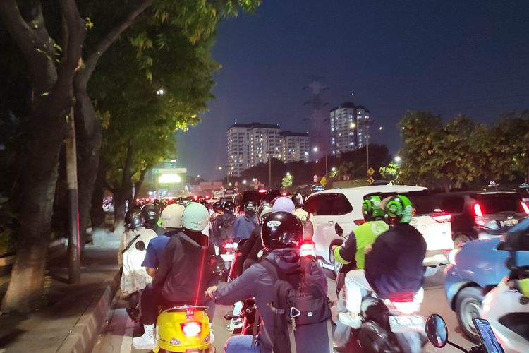 Ada Konser G-Dragon dan Laga Timnas U-23, Lalin di Sekitar Senayan Macet