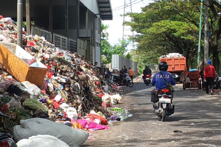 Warga Desak Pemprov DKI Tangani Sampah di Rawa Bebek: Jangan Tunggu Viral, Baru Pusing