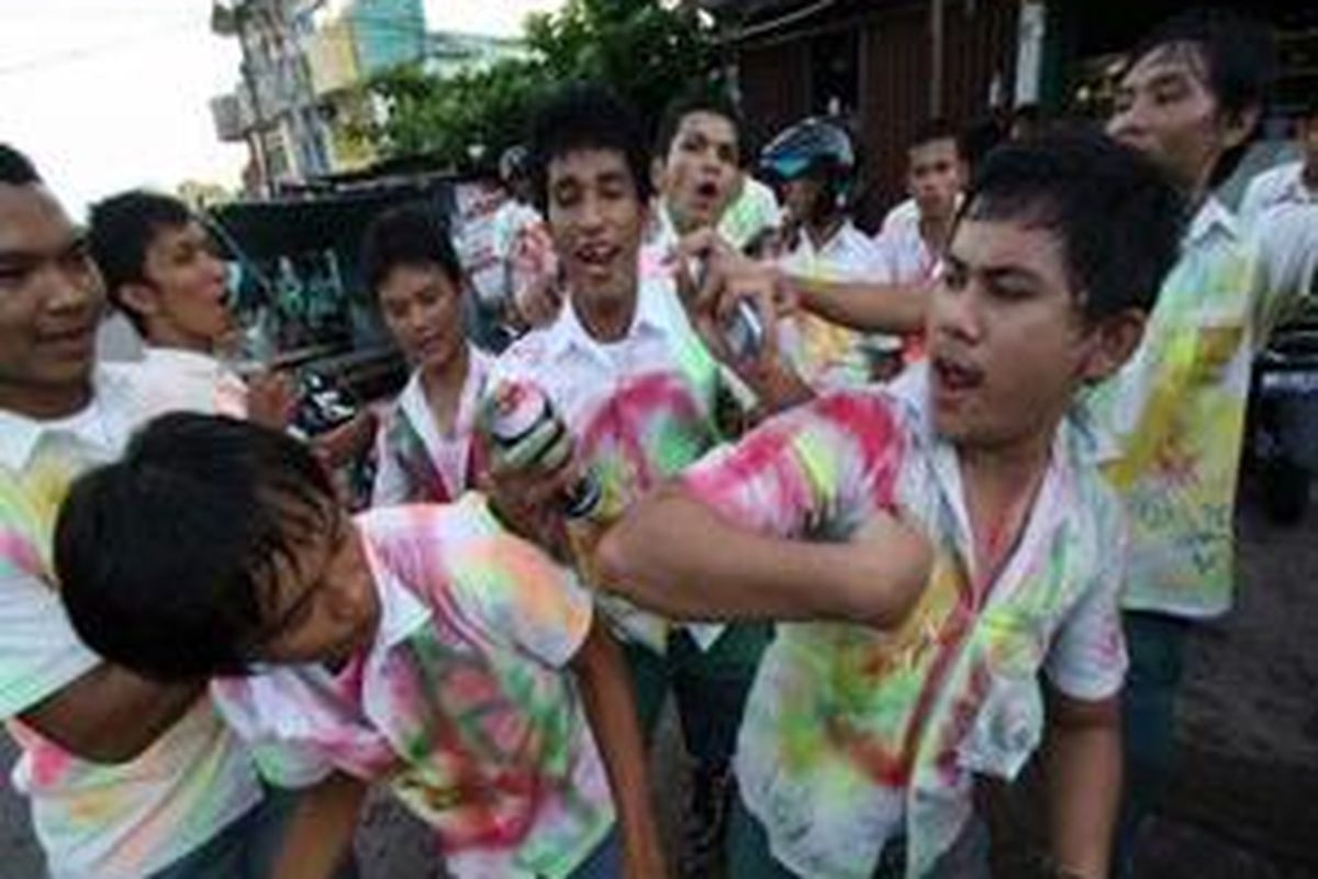 Ilustrasi: Jika ditempat lain rata-rata kelulusan UN sudah diumumkan, sedangkan di Lebak terjadi pengunduran waktu pengumuman. Hal itu membuat para siswa kecewa karena tidak serentak dengan SMA/MA yang terlebih dahulu mengumumkan kelulusan siswanya.