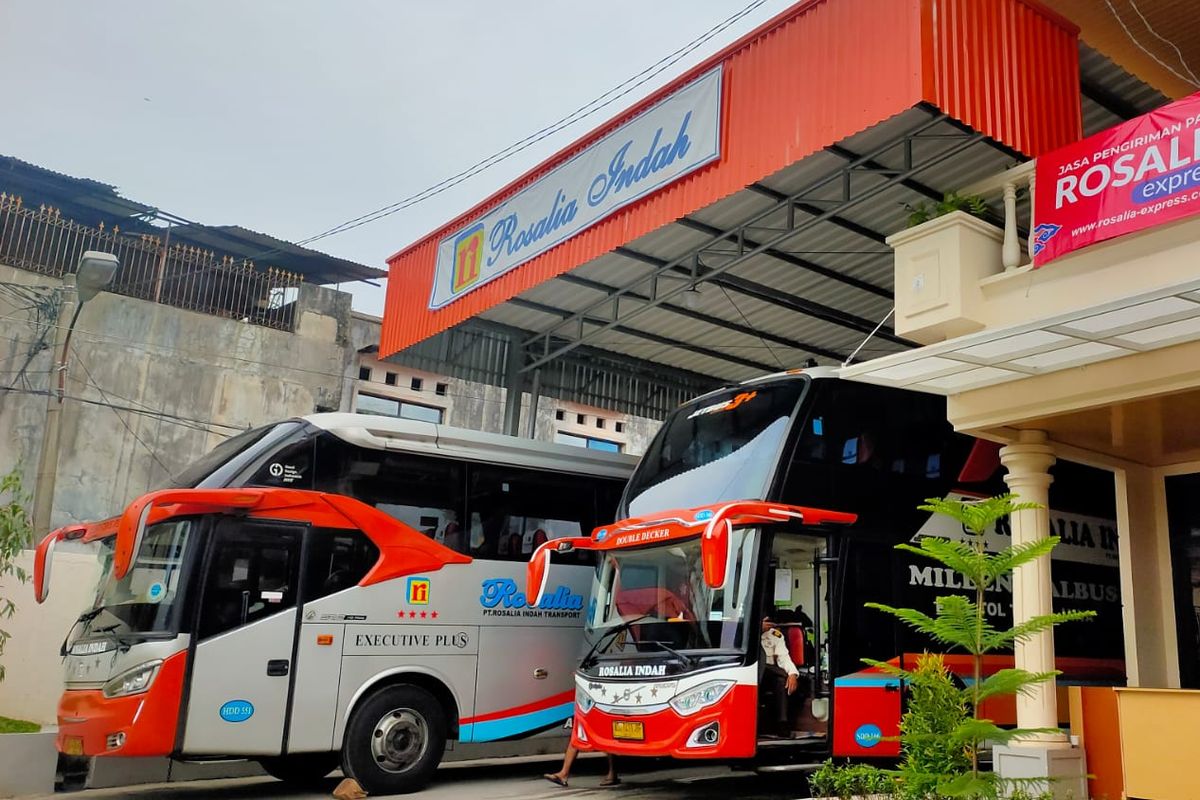 Pool bus PO Rosalia Indah di Tajur Bogor