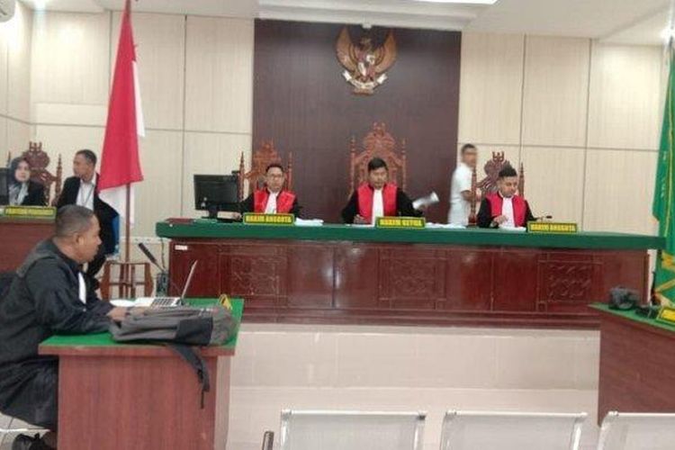 Azwir Basyah alias Toke Wir (43) dinyatakan bebas oleh putusan hakim dalam kasus penembakan dua warga Indrapuri, Aceh Besar. Putusan dibacakan Hakim Ketua Fadhli dari Kejaksaan Negeri (Kejari) Aceh Besar dalam sidang putusan di Pengadilan Negeri Jantho, Senin (6/3/2023). 
