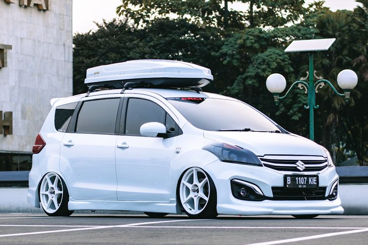 Modifikasi Suzuki Ertiga bergaya Racing Stance