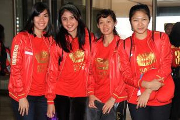 Para pemain yang tergabung di Tim Uber 2014, (kiri-kanan) Adriayanti Firdasari, Rizki Amalia, Maria Febe, Lina Wenifanetri.