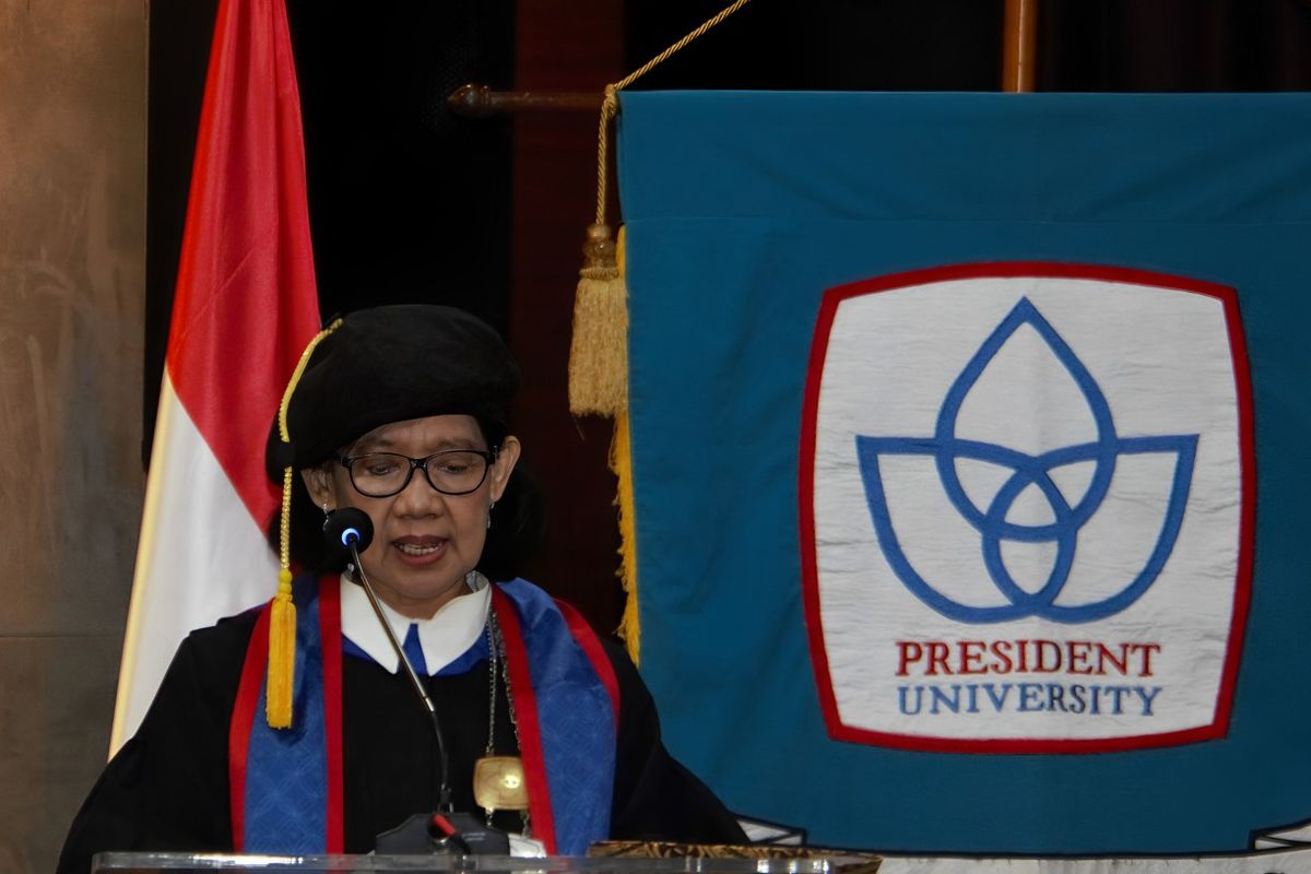 Upacara pengukuhan guru besar President University pada 28 Mei 2024.