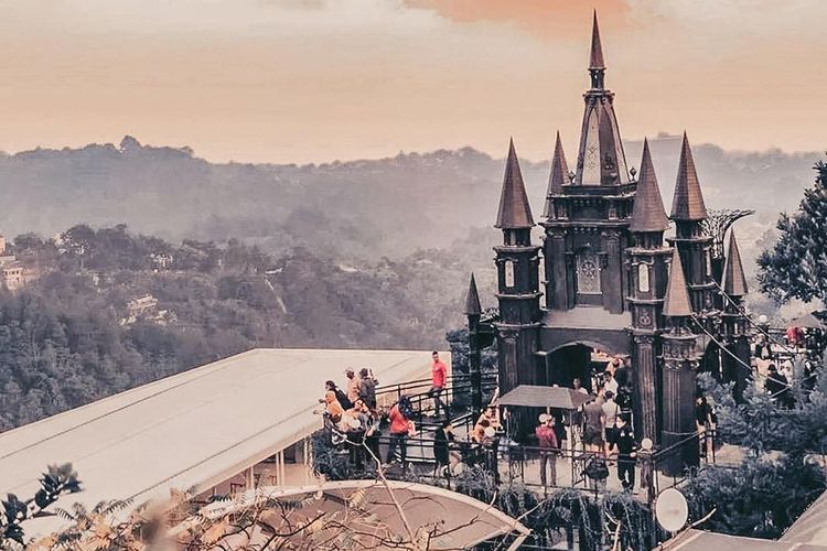 Dago Bakery Punclut, salah satu tempat wisata Lembang yang bisa dikunjungi.