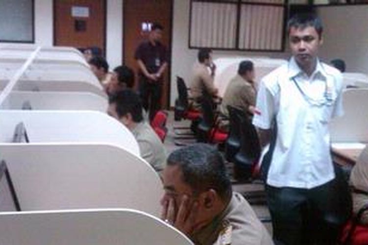 Suasana seleksi lelang jabatan tahap tes Manajerial Lurah dan Camat pada Selasa (7/5/2013) di Gedung TNCC, Mabes Polri, Jakarta Selatan