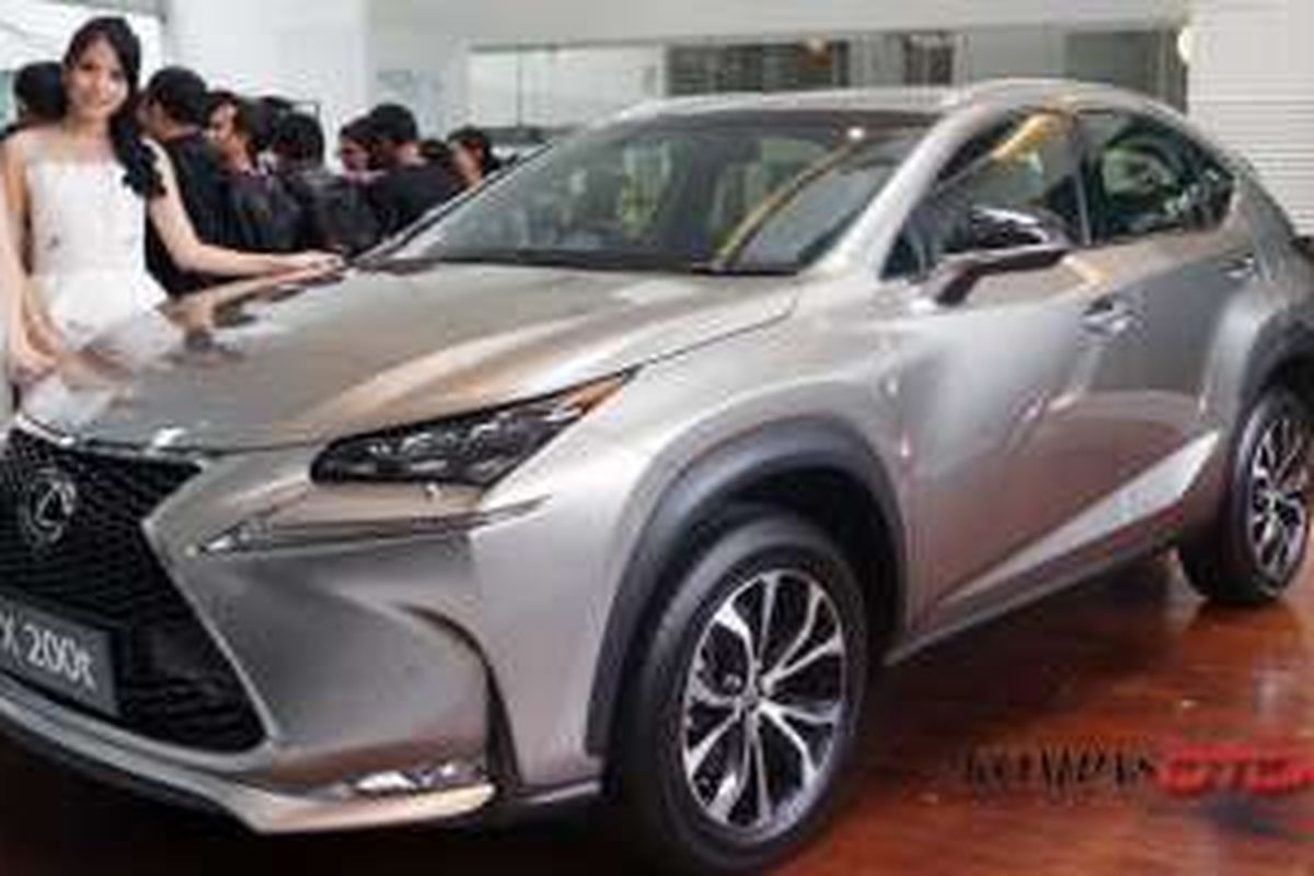 Lexus NX200t.