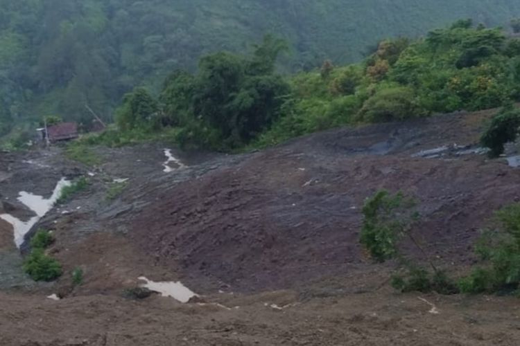 Tambang emas ilegal runtuh di Solok Selatan, Sumatera Barat. Sembilan orang tewas tertimbun, Sabtu (18/4/2020)