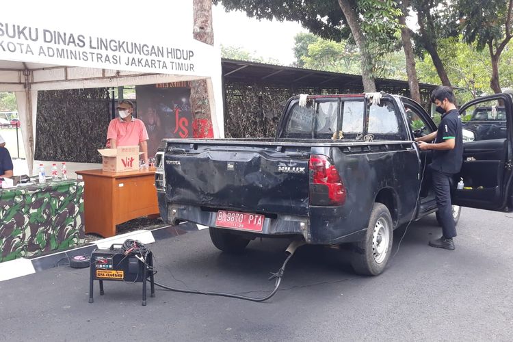 Suku Dinas Lingkungan Hidup (Sudin LH) Jakarta Timur membuka layanan uji emisi kendaraan secara gratis di Brigif 1 PIK/Jayasakti, Kelurahan Pekayon, Kecamatan Pasar Rebo, Rabu (3/11/2021).