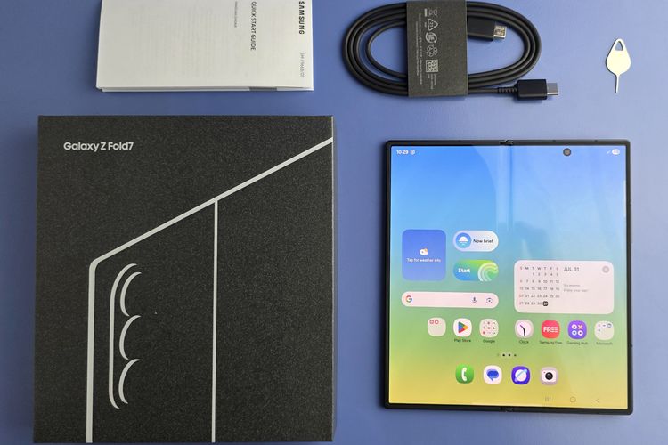 Paket pembelian Samsung Galaxy Z Fold 7.