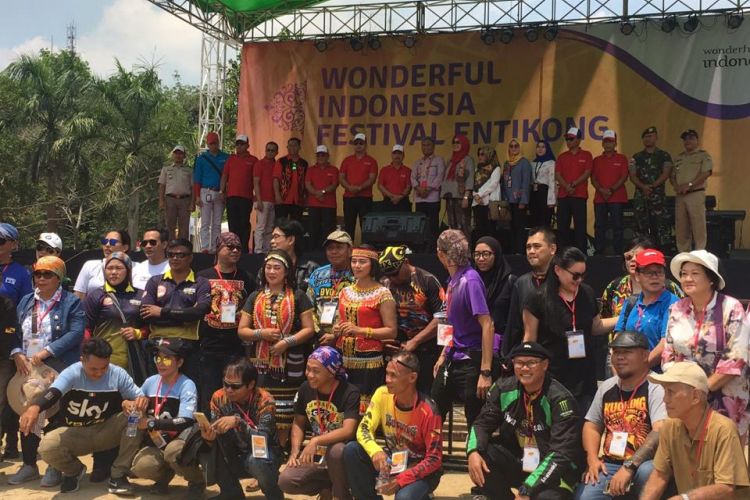 Suasana Festival Crossborder Entikong di Kalimantan pada Kamis (22/2/2019)