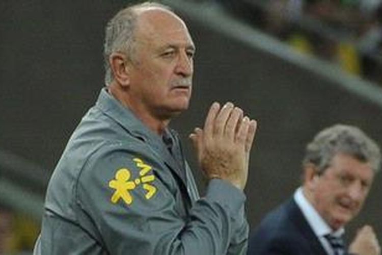 Pelatih timnas BRasil, Luiz Felipe Scolari, tegang saat menyaksikan timnya bertanding lawan Inggris dalam laga persahabatan di Stadion Maracana, Minggu atau Senin (362013) dini hari WIB.