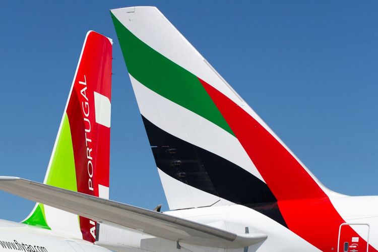 Ilustrasi pesawat Emirates dan TAP Air Portugal