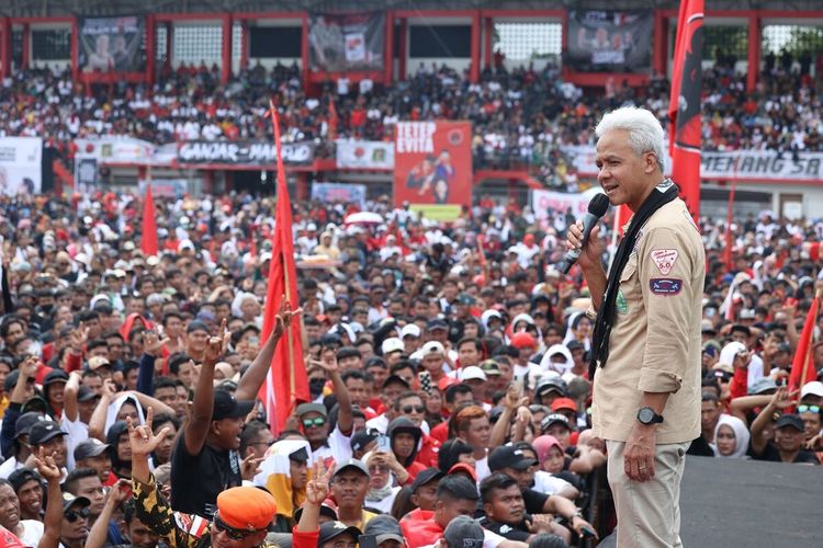 Ganjar Pranowo menghadiri acara bergelar Hajatan Rakyat di Stadion Krida Bhakti, Purwodadi, Kabupaten Grobogan, Jawa Tengah, Rabu (7/2/2024).