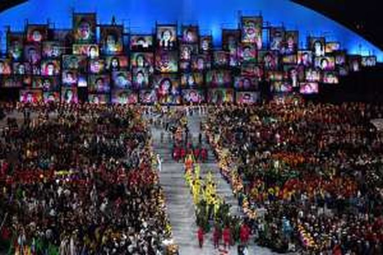 Parade para delegasi saat pembukaan Olimpiade Rio 2016 di Stadion Maracana di Rio de Janeiro, Jumat (5/8/2016) waktu setempat.