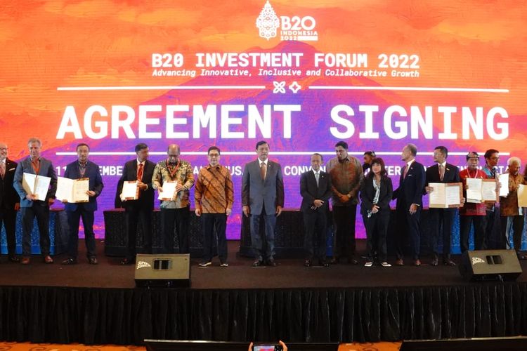 Pemerintah Indonesia dan China melangsungkan penandatanganan Nota Kesepahaman (MoU) dengan CNGR Advanced Material Co Ltd, perusahaan produsen ternary precursor asal China di Bali Nusa Dua Convention Center (BNDCC), pada ajang B20, Minggu (13/11/2022). 