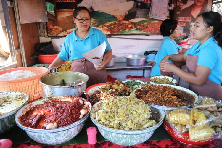 Warung Nasi Campur Bali, Bu Weti, Pantai Segara Ayu, Sanur, Bali, Jumat (28/9/2018).