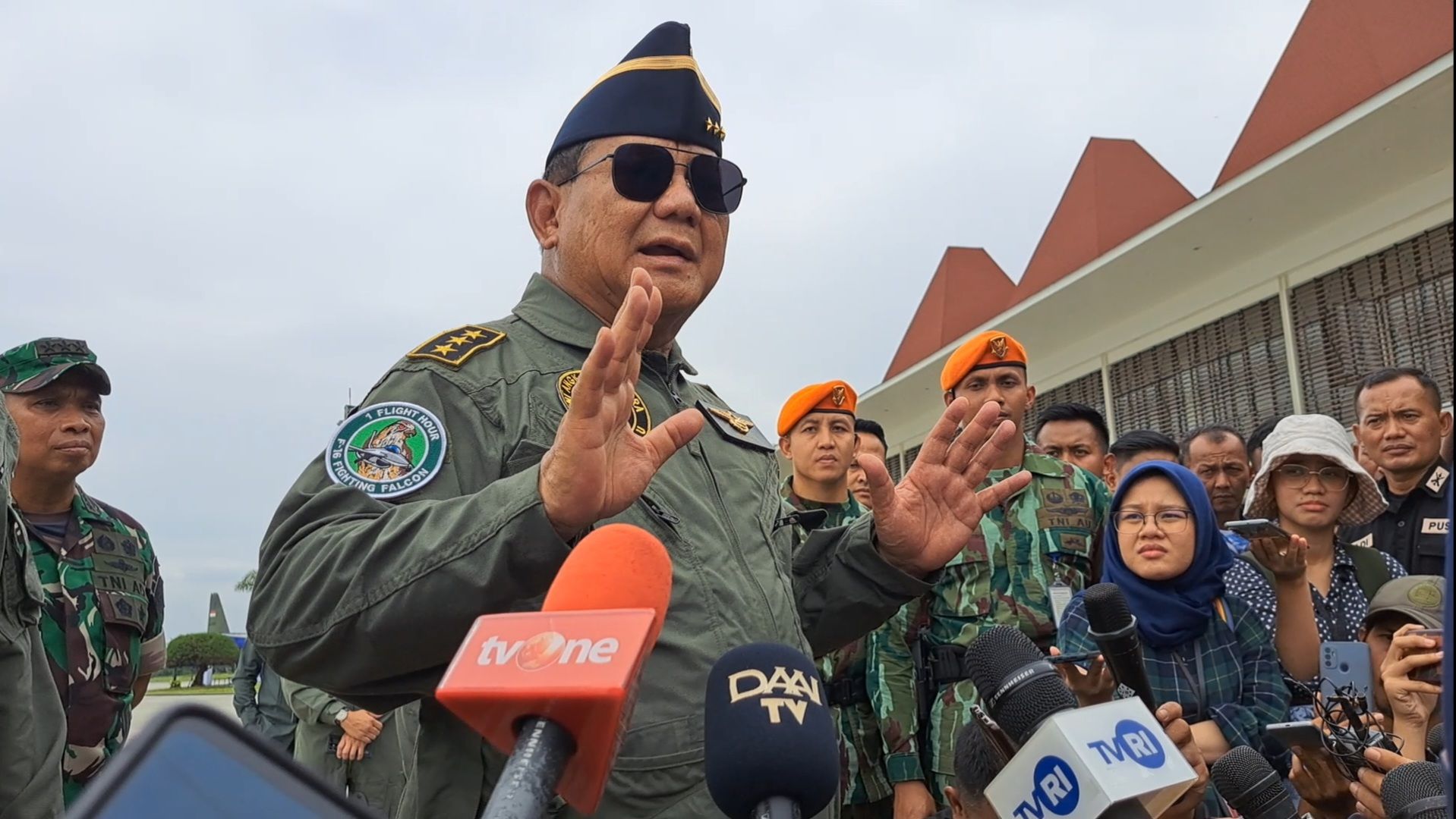 Jajal Pesawat F-16, Prabowo: Cepat Sekali, 5 Menit sampai Pelabuhan Ratu