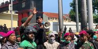 Polisi Berpangkat Kompol Hadapi Massa yang Marah di Kwitang, Teriak 