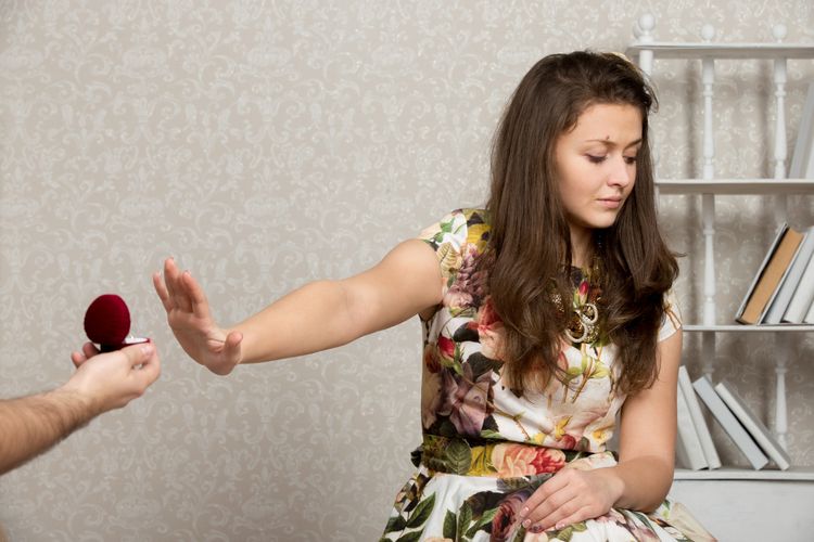Ketakutan menikah atau fenomena marriage is scary muncul di kalangan anak muda. Apa penyebabnya dan bagaimana psikolog menjelaskannya?