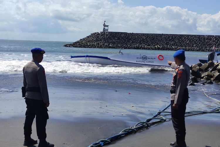 Dihantam Ombak 4 Meter, Kapal Kargo MK Baruna Tenggelam di Perairan Denpasar