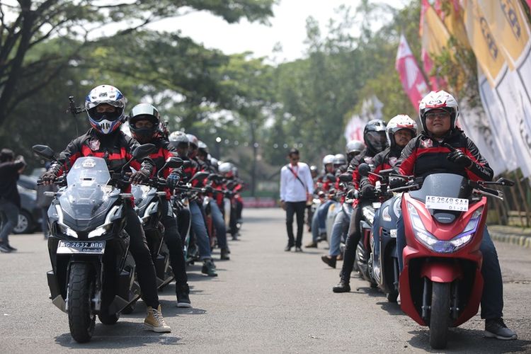 Para bikers Honda yang berasal dari seluruh Indonesia yang ada di HBD 2023.