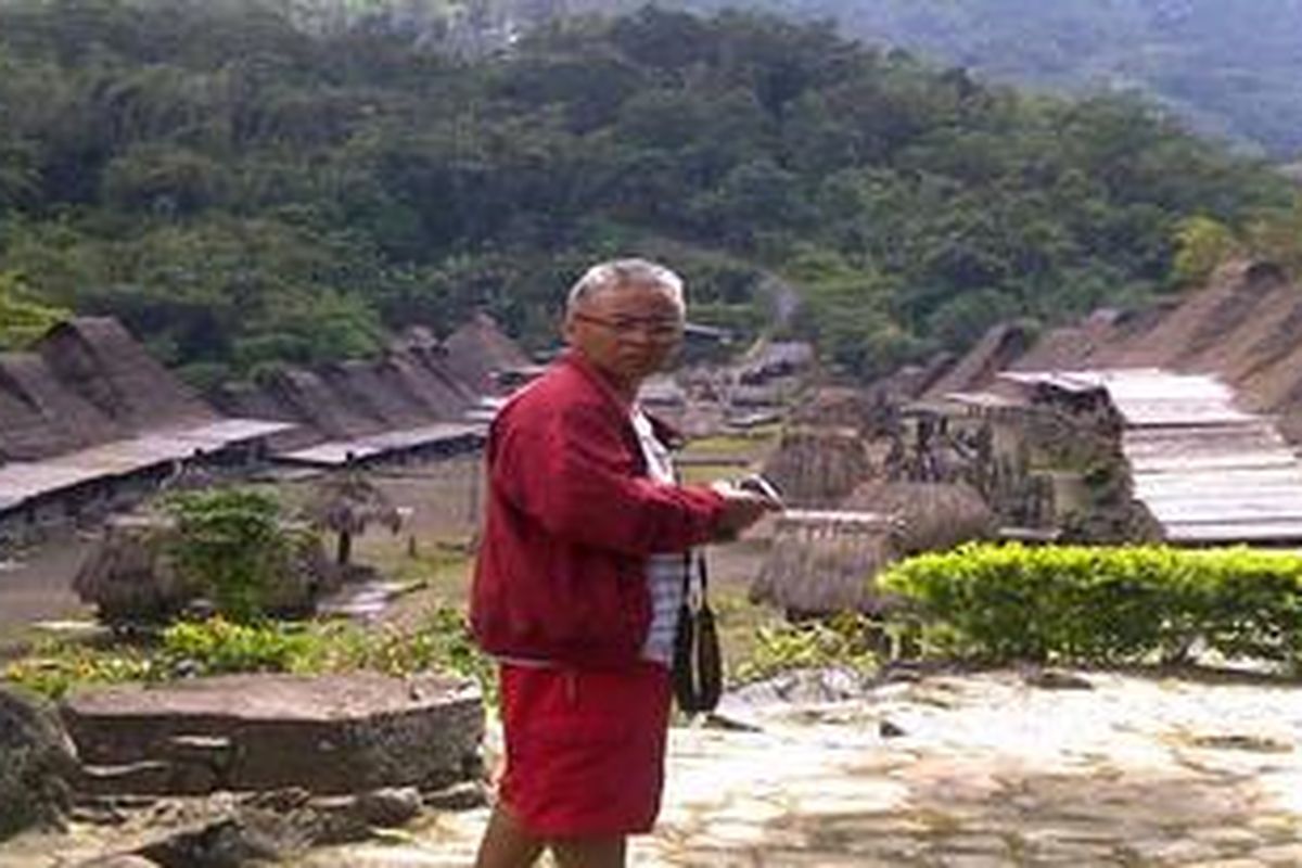 Kampung adat berusia sangat tua, Bena di Kabupaten Ngada, Flores, Sabtu (2/6/2012). Namanya terkenal hingga pelosok dunia dan menjadi andalan pariwisata Ngada bahkan NTT. Namun ronisnya, krisis air bersih masih melanda masyarakatnya.