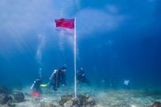 Pertamina Kibarkan Merah Putih di Bawah Laut di Perairan Sulaa Baubau