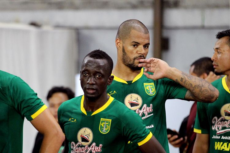 Pemain asing Persebaya Surabaya musim 2020, Makan Konate (kiri) dan David da Silva (kanan).