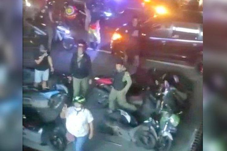 Viral video sejumlah anggota Satpol PP Manado menyerang Kantor FIF