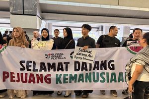 Keluarga Sambut Kepulangan 9 WNI yang Sempat Ditahan Israel di Soetta