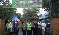 Buka Festival Anggrek Parisj Van Borneo 2, Bupati HST: Anggrek Punya Potensi Ekonomi Menjanjikan
