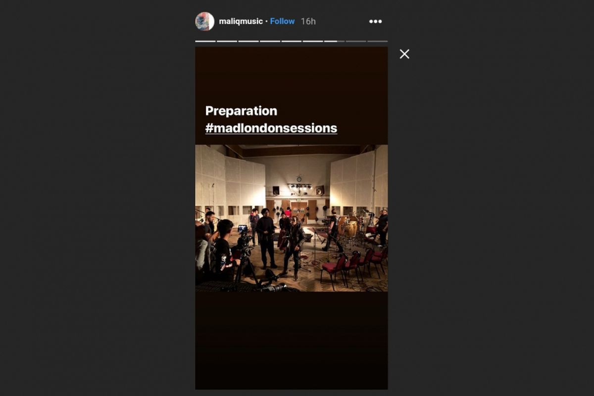 MALIQ & DEssentials tampak melangsungkan proses rekaman di Abbey Road Studios, London, Inggris, Rabu (13/2/2019) waktu setempat.