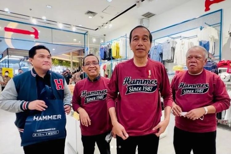 Presiden Jokowi Pakai Sweater Hammer