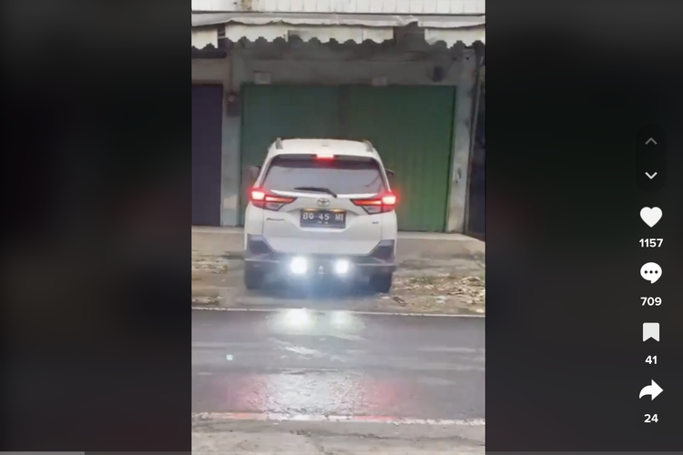 Video viral modifikasi lampu belakang kelap-kelip milik Toyota Rush 