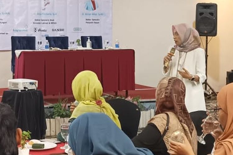 dr. Aisya Fikritama, Sp. A menjelaskan bahwa stunting bisa terjadi pada bayi yang lahir dengan berat badan lahir rendah pada acara Parents Preparation Class, Minggu (20/8/2023)