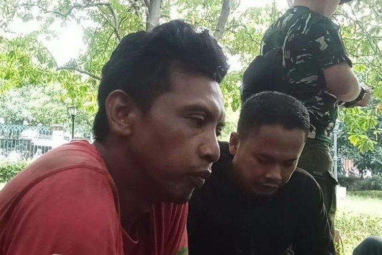 Nano Sumarno (36), salah satu pekerja renovasi Masjid Raya Jakarta Islamic Centre menceritakan detik-detik terbakarnya kubah masjid tersebut pada Rabu (19/10/2022) petang kemarin. 