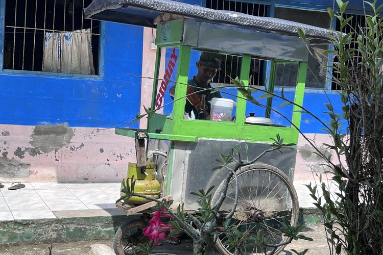 Kisah Kardi, Penjual Siomay Keliling di Pangandaran: Berjalan 10 Km demi Rp 70.000 Sehari