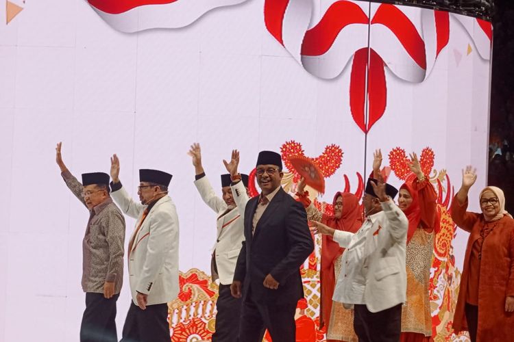 Bakal capres Koalisi Perubahan Anies Baswedan hingga Wakil Presiden ke-10 dan 12 Jusuf Kalla (JK) tiba di puncak Milad ke-21 PKS, Istora Senayan, Jakarta, Sabtu (20/5/2023). 