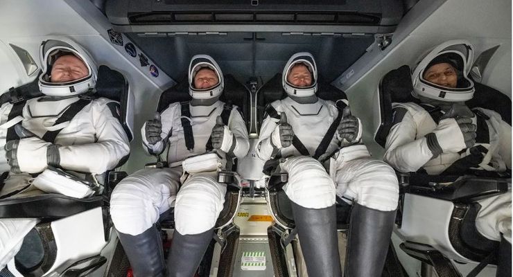 Astronot yang "Terdampar" di Luar Angkasa Akhirnya Kembali ke Bumi 