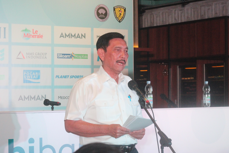 Luhut memberikan keterangan dalam konferensi pers menjelang Jakarta Marathon 2023 di KAUM Restaurant pada Kamis (14/9/2023)